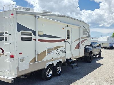 2005 CrossRoads Cruiser 29' Rear Kitchen - Sleeps 4-6 and all weather insulated