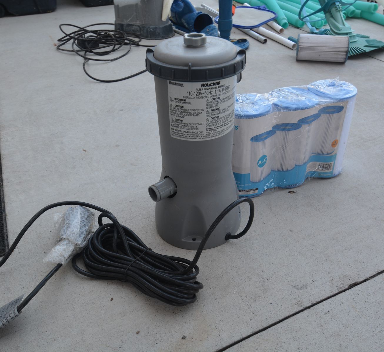 Bestway Flowclear 1000 GPH Pool Pump + 3 Replacement Filters