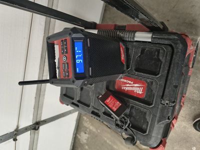 Milwaukee M12 jobsite radio