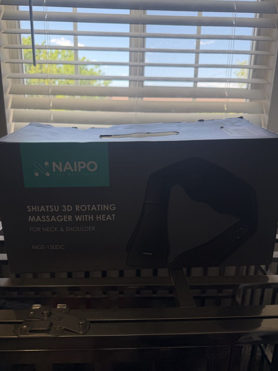 Neck massager with heat