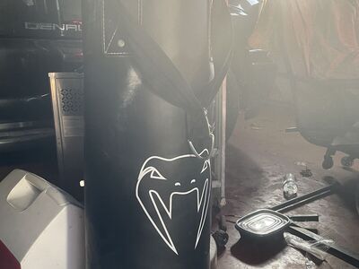 Pouching bags speed bag body suit head gear