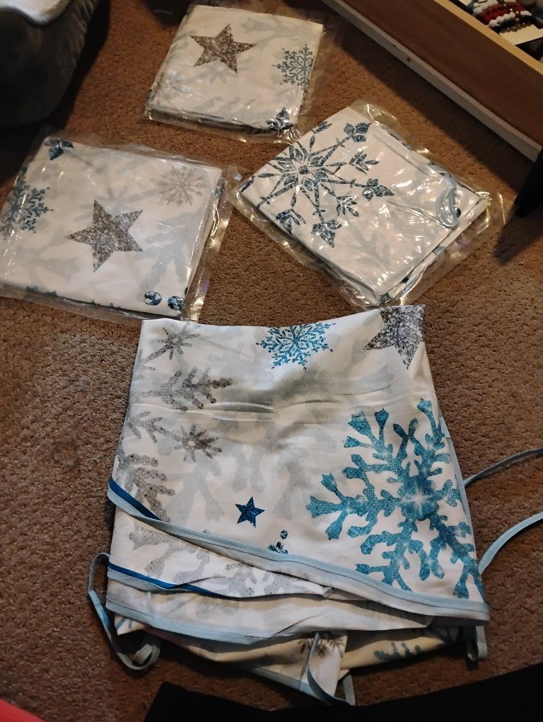 FZBA 48" Snowflake & Star Christmas Tree Skirt - White/Blue/Silver - New