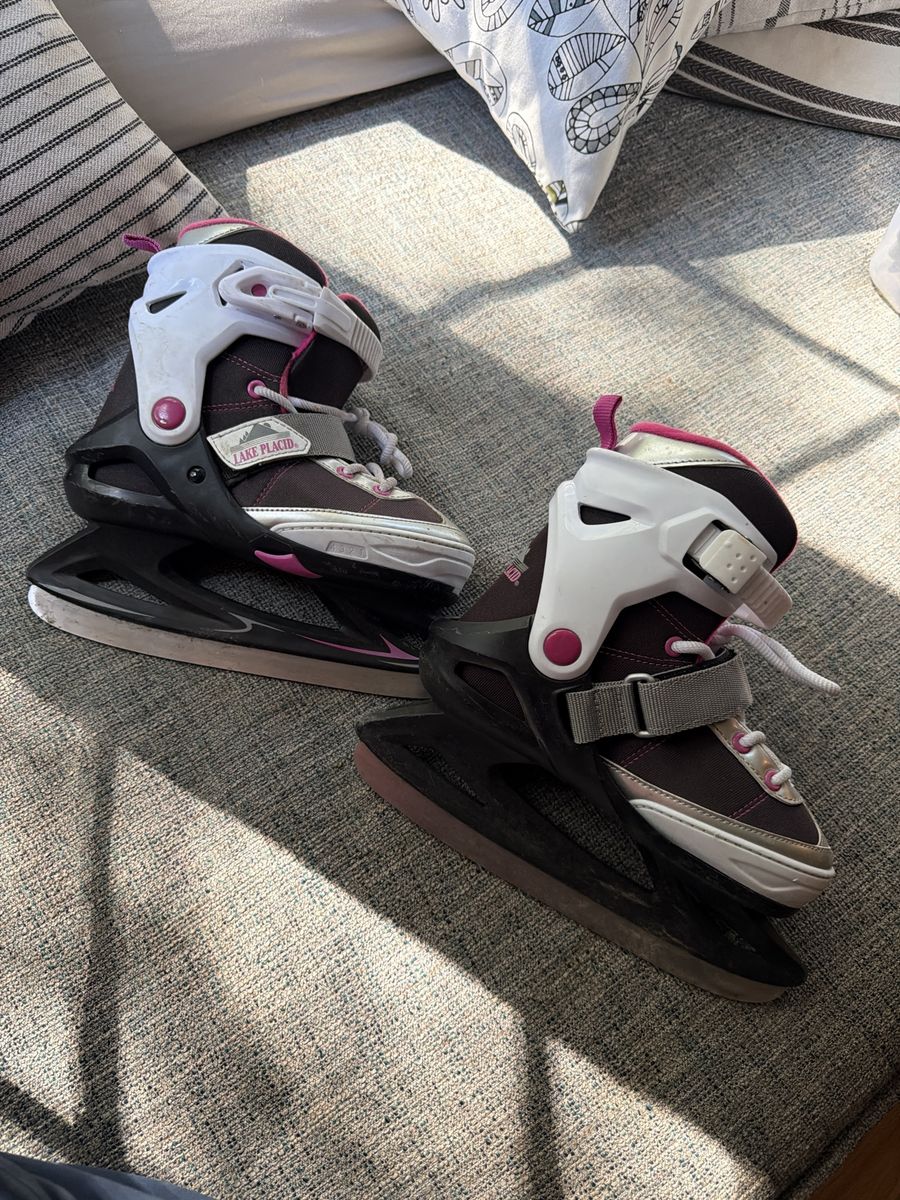 Take Placid Ice Skates Adjustable Youth Size 1-4, Black/White/Pink