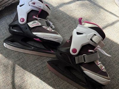 Take Placid Ice Skates Adjustable Youth Size 1-4, Black/White/Pink