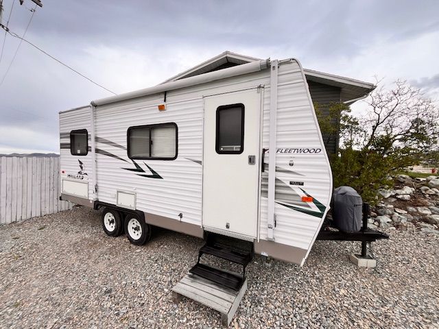 2006 18" Travel Trailer Fleetwood