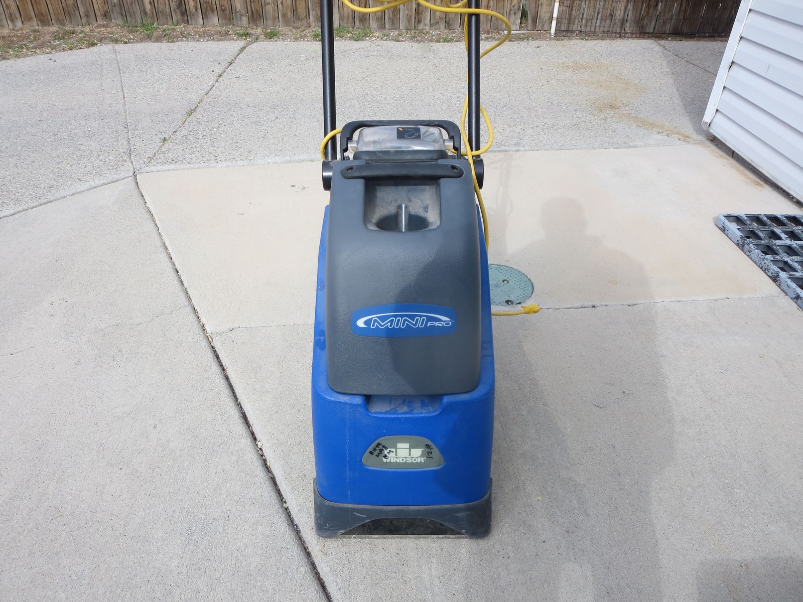 Windsor mini pro carpet extractor