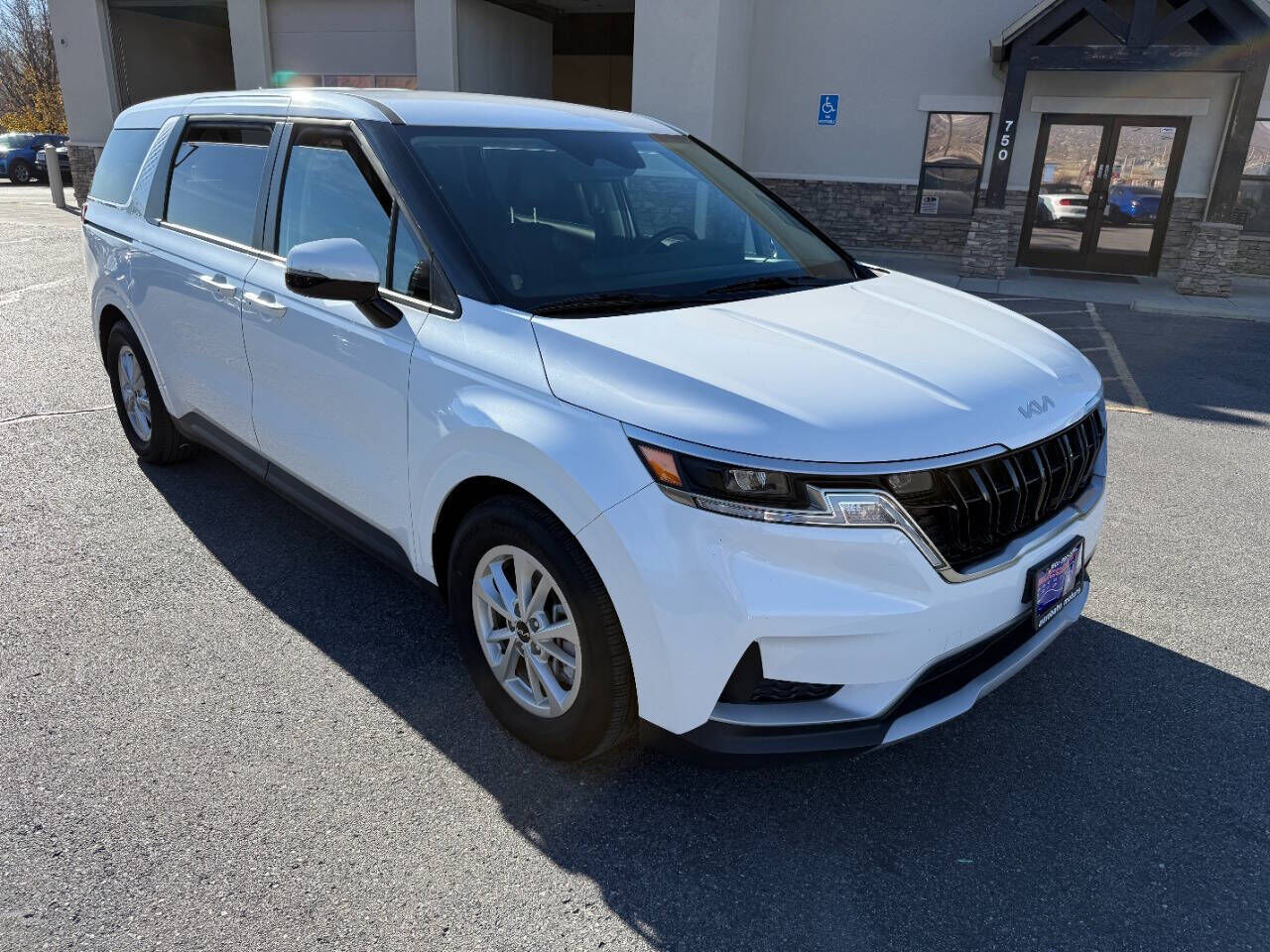 2024 Kia Carnival LX