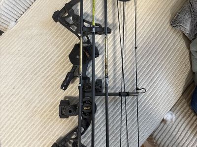 Diamond Archery Edge 320 Compound Bow Package - Right Handed, Black, Excellent Condition