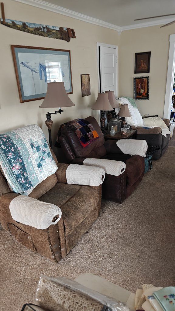 Power lift recliners! 2x Great shape.