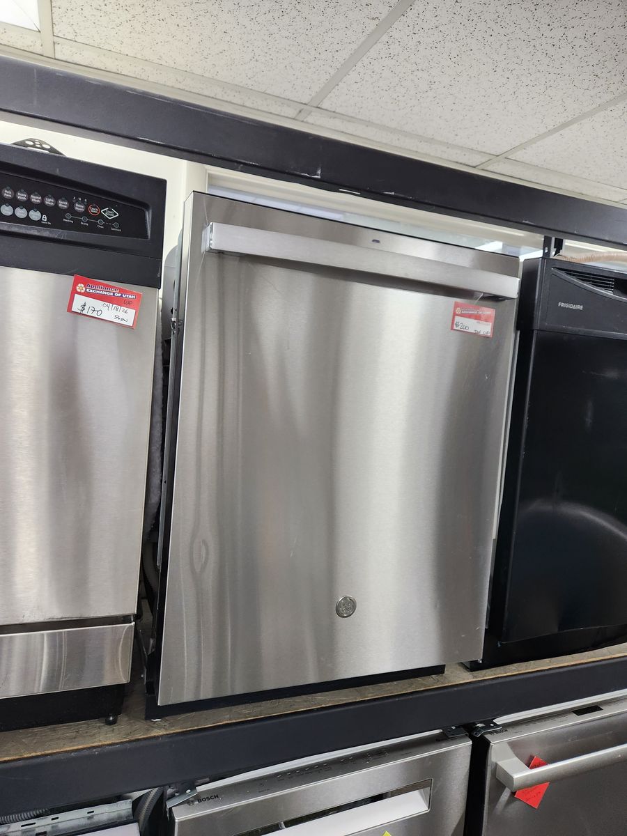 GE Stainless Steel Built-In Dishwasher - W-Warranty