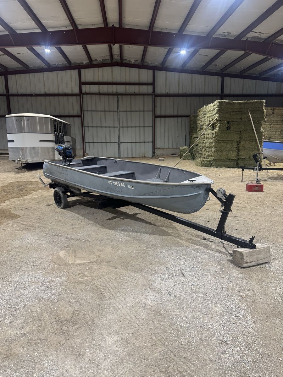 14ft Aluminum Fishing Boat w/ Trailer