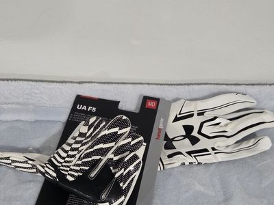 Under Armour F5 Adult M/L Football Receiver Gloves White/Black