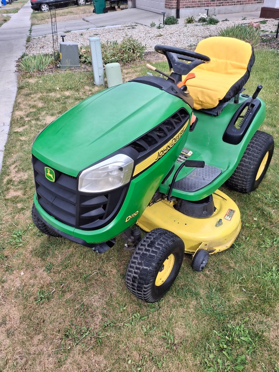 John Deere D110 