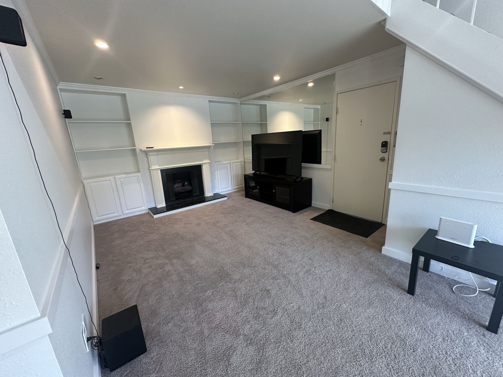 Main image 6