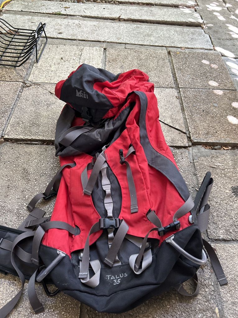 REI Talus 35 L Hiking Backpack Red/black