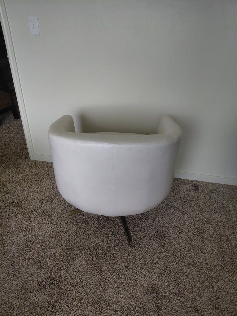 Main image 7