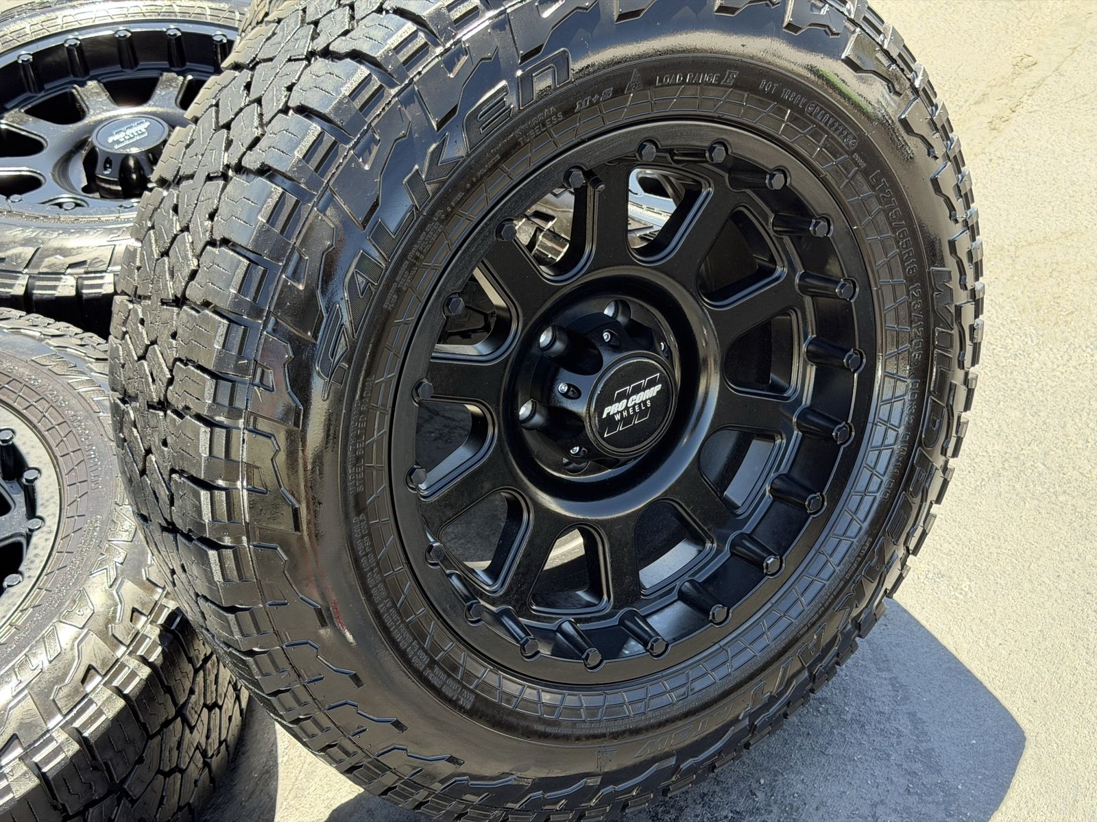 18” ProComp 6 Lug 6x135 Ford F150 32” Falken AT3w 275/65R18
