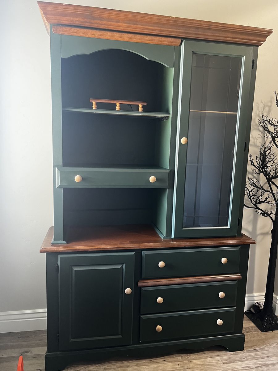 Forest green hutch