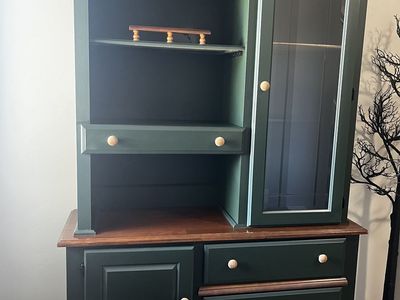 Forest green hutch