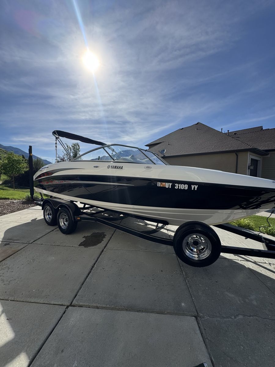 2005 Yamaha SX230 Jet Boat
