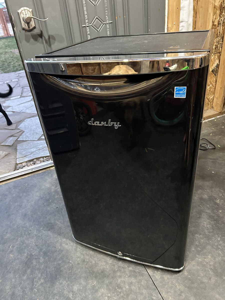 Retro Mini Fridge (Danby Contemporary Classic)