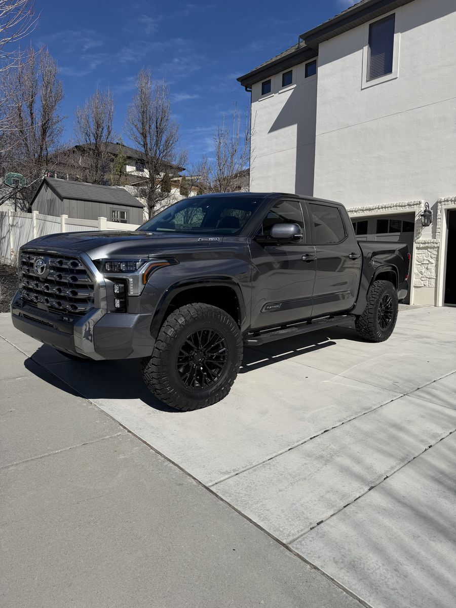 2025 Toyota Tundra Platinum HV
