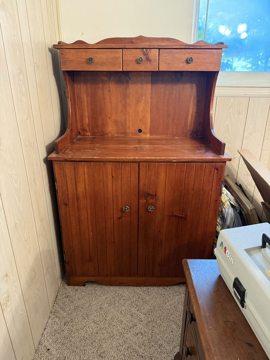 Kitchen/ Dining Hutch