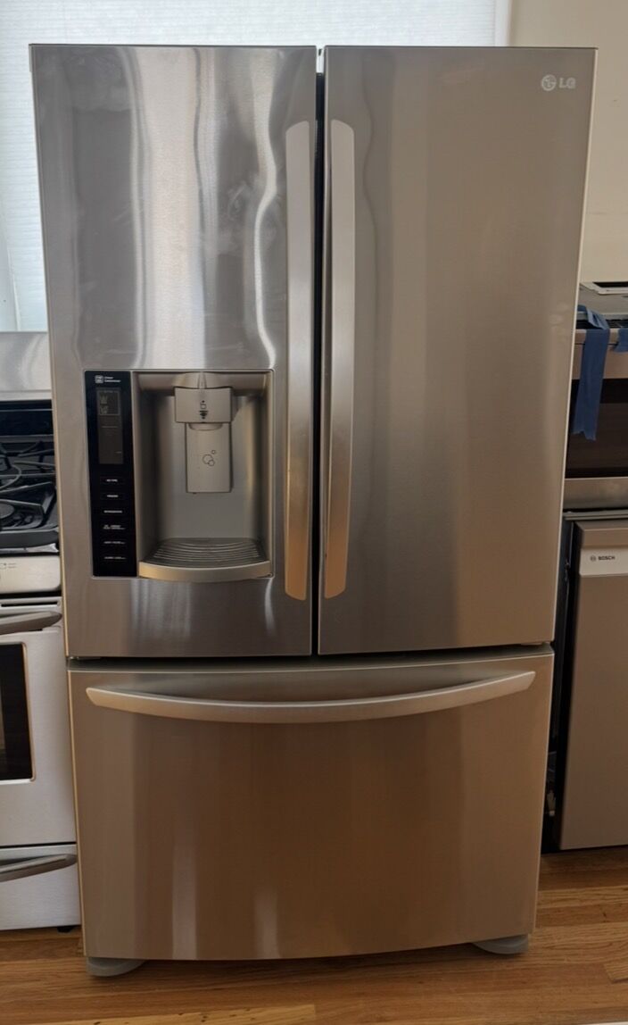 LG Stainless Steel French Door Refrigerator – Great Condition – $425