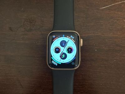 Apple Watch SE (1st Gen) GPS 40mm Gold Aluminum Case with Midnight Sport Band