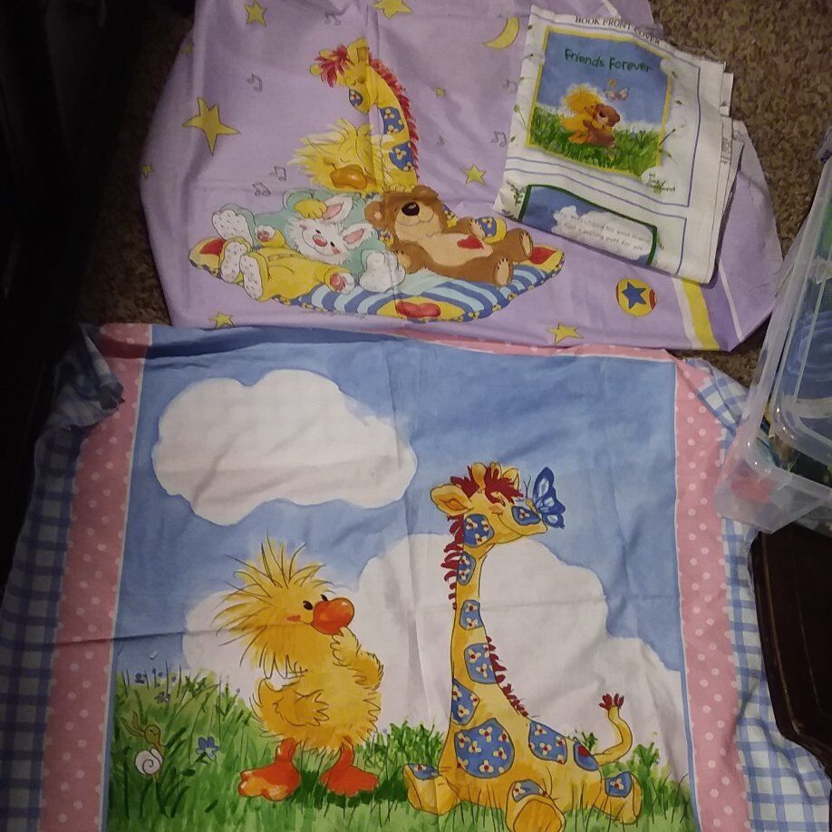 SUZY'S ZOO. 2 QUILT TOPS AND A BOOK TO SEW.