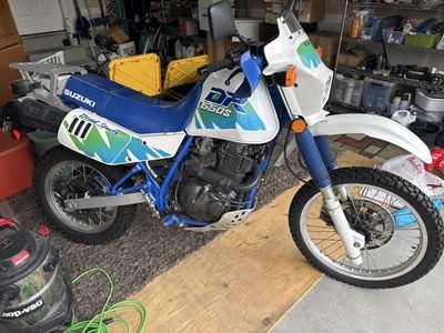 Suzuki DR650S Dual Sport Motorcycle - White/Blue
