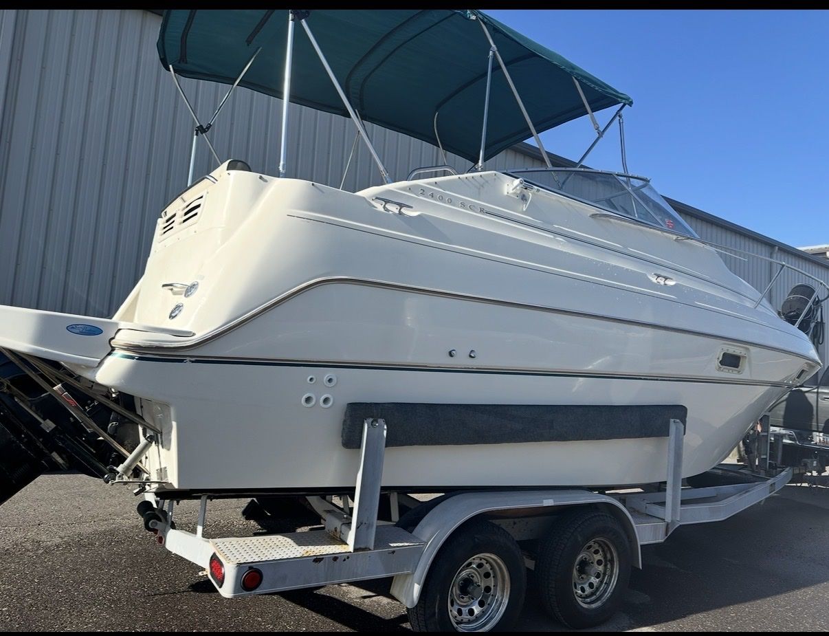 1996 Maxum 2400 SCR Cabin Cruiser – Freshwater Boat – Half-Ton Towable