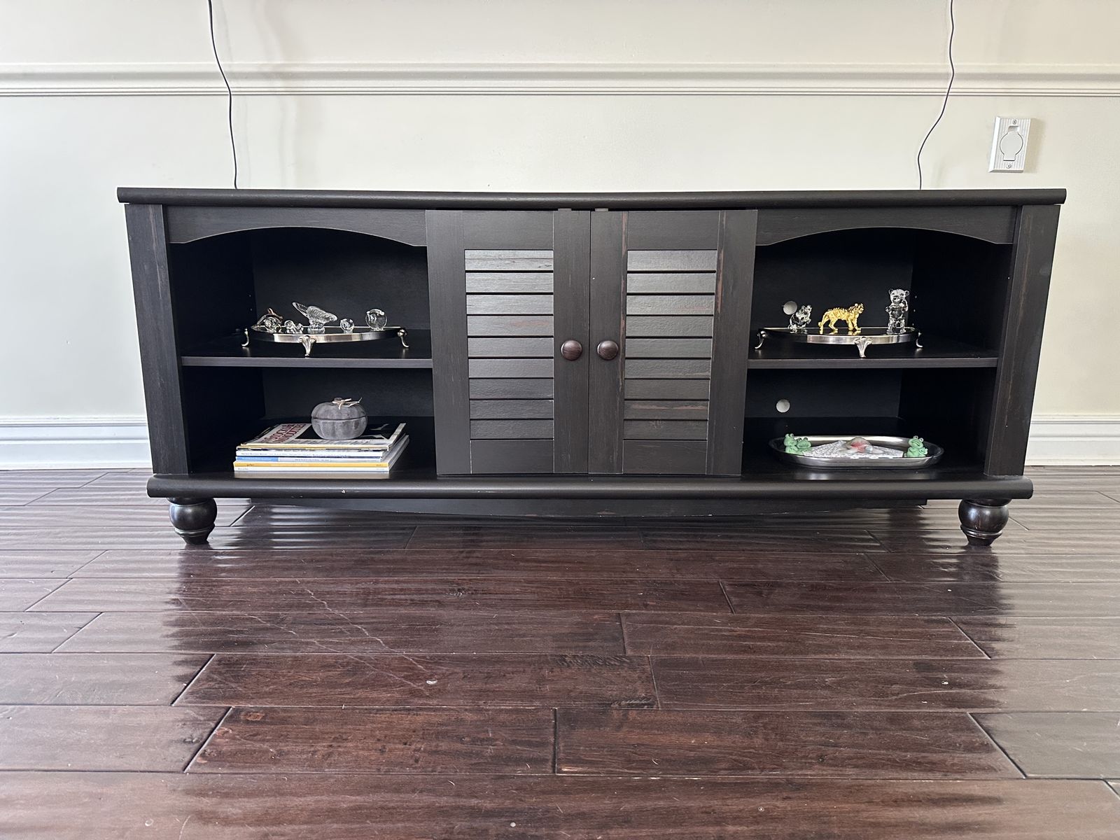 Living Room Set: tv Stand, Coffee / Side Tables