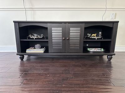 Living Room Set: tv Stand, Coffee / Side Tables