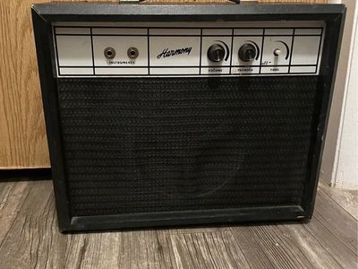 Vintage harmony guitar amplifier