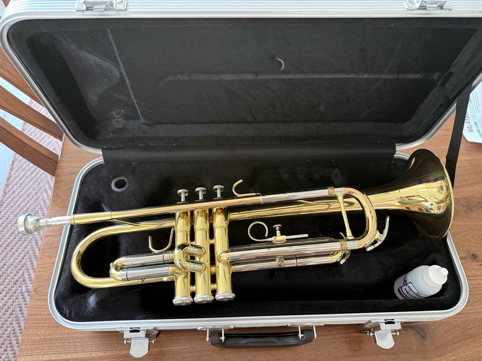 Jupiter JTR700 Standard Student Trumpet - Gold Brass, Silver Slides, Hard Case, Valve Oil