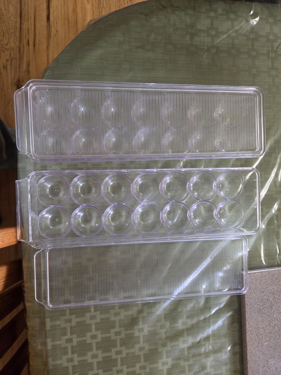 2 Stackable Egg Trays
