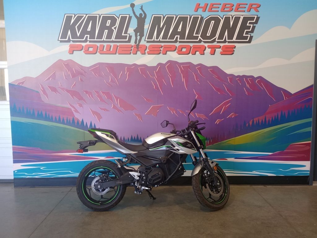 2024 Kawasaki Z E-1 ABS Metallic Bright Silver/Mat