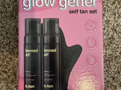 b.tan Anytime Glow Getter Self Tan Set - Tanned AF Mousse & Mitt