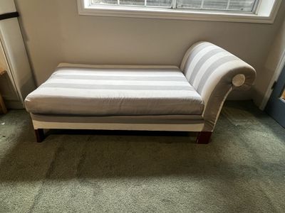 Grey & White Striped Fabric Chaise Lounge - Comfortable Daybed Sofa