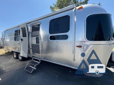 New 2026 Airstream Flying Cloud 30FB Bunk