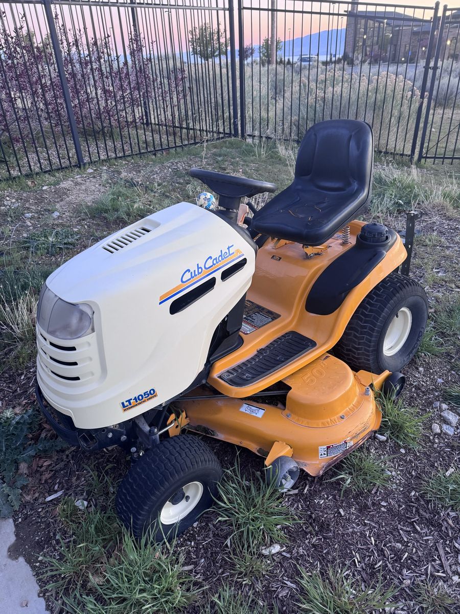 Cub Cadet LT1050 Riding Lawn Mower - 50" Deck