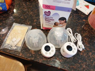 Hands free breast pump