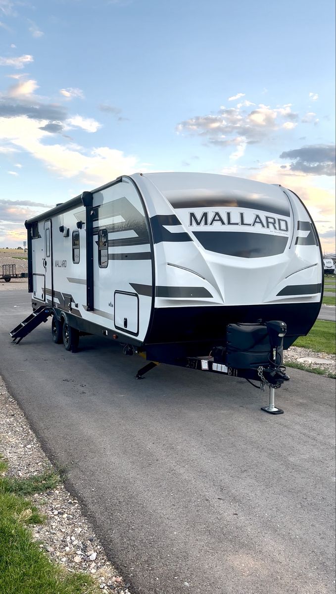 2023 Heartland Mallard IDM251BH Travel Trailer – Solar, Bunkhouse, Fully Equipped, LIKE NEW