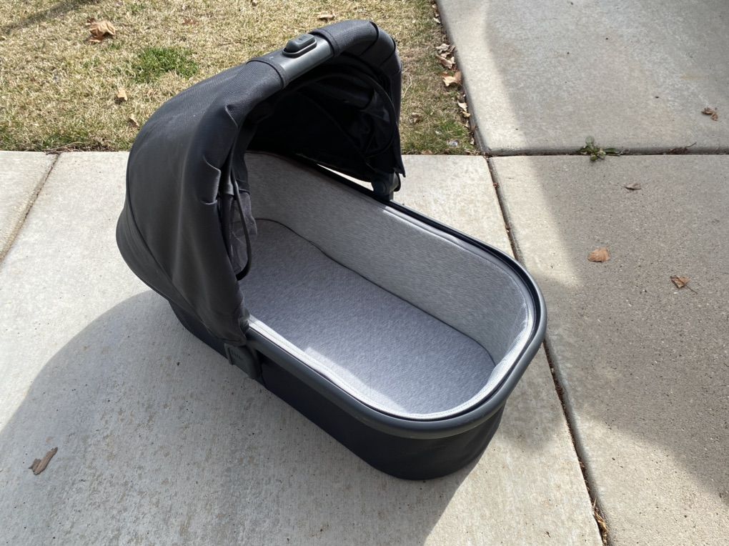 Black Uppa Baby Bassinet (V2)