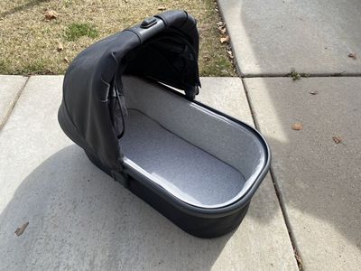 Black Uppa Baby Bassinet (V2)