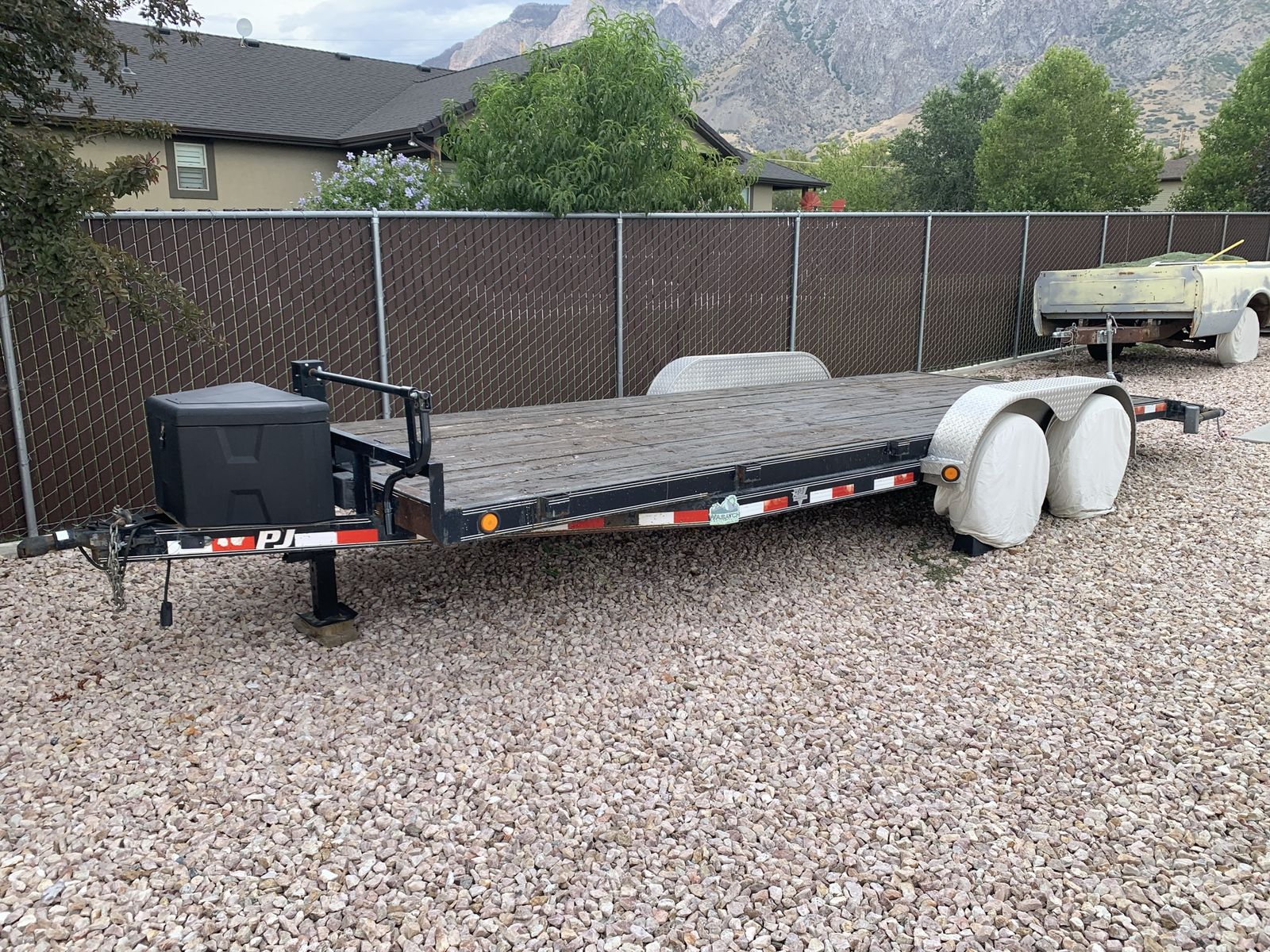 PJ 7x20 dove tail Flatbed 10k gvw with 10k lifting jack 