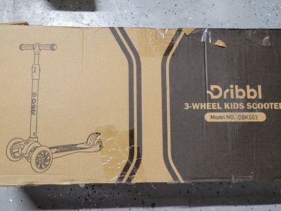 NIB- Blue- light up Dribbl 3 wheel scooter