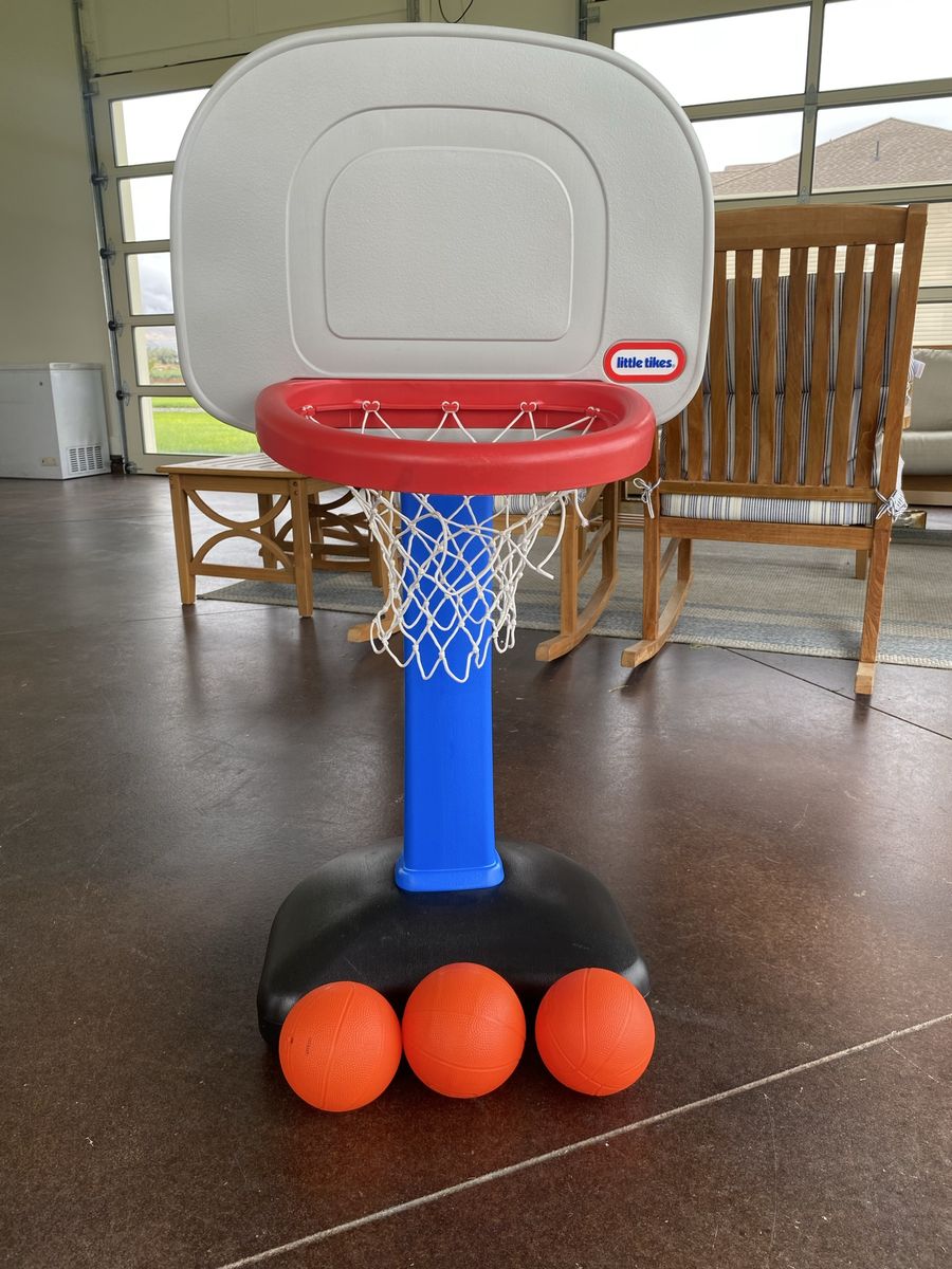 Little Tikes Easy Score Kids Basketball Hoop Set with 3 Balls