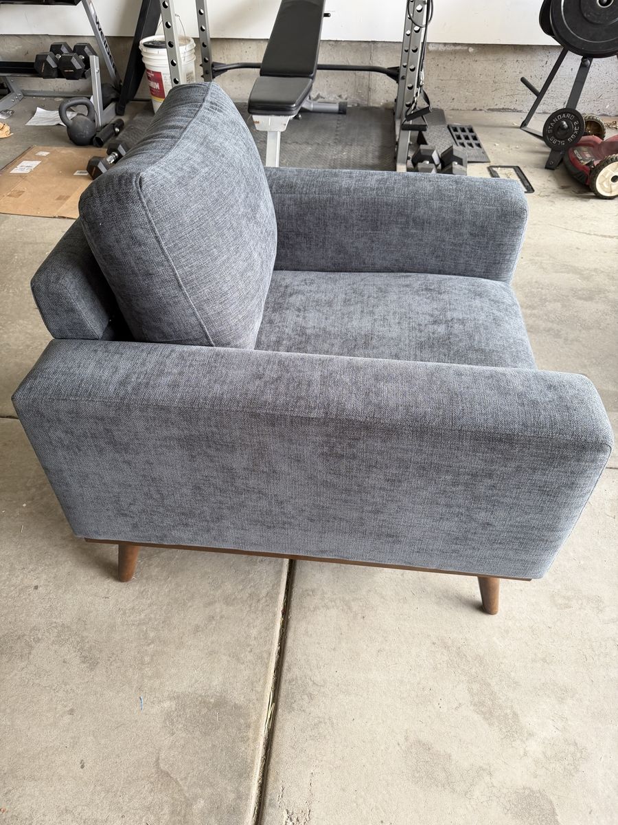 Main image 3